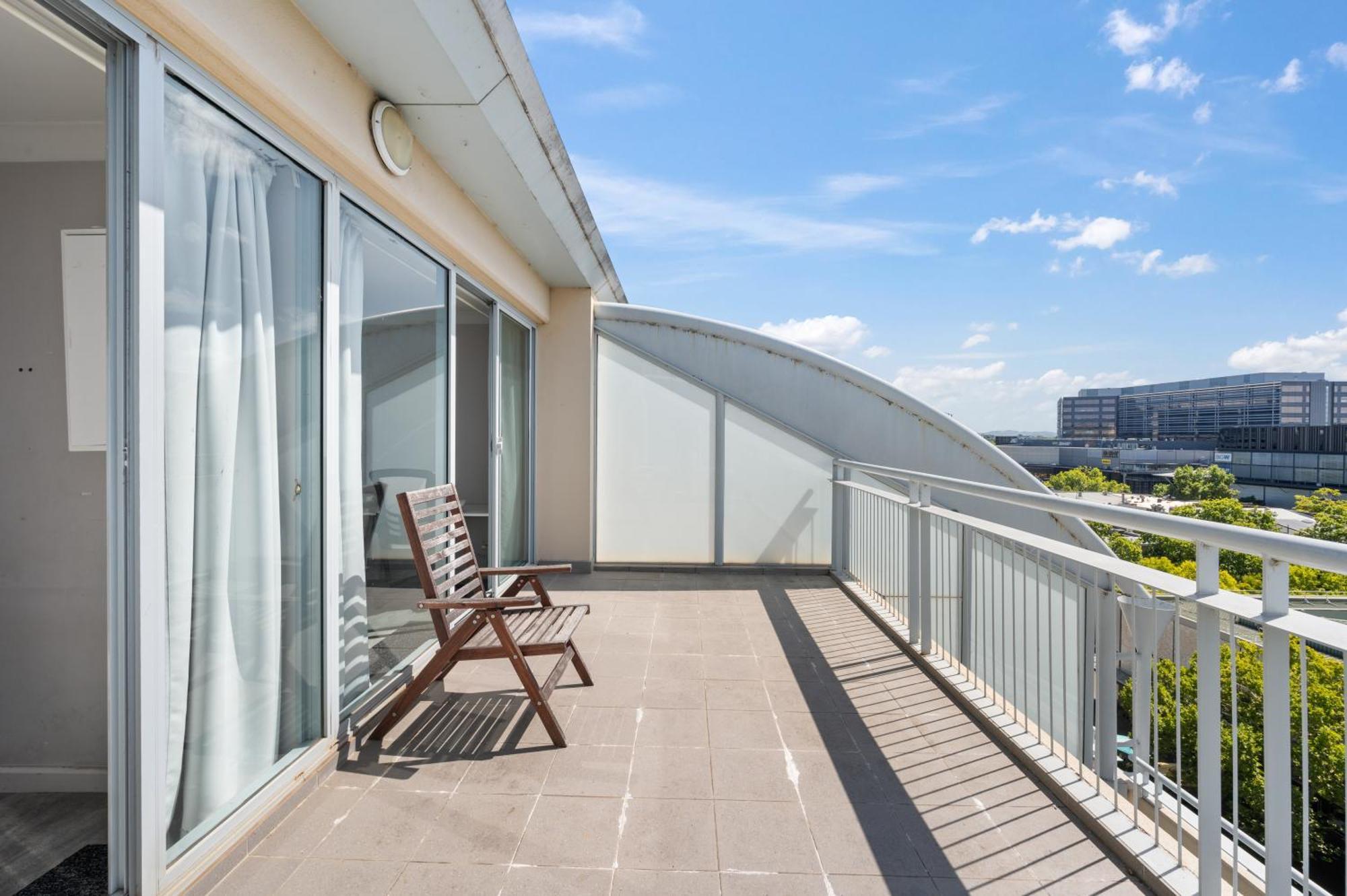 Dana-Private Room In A Shared Duplex Apartment -1 キャンベラ エクステリア 写真